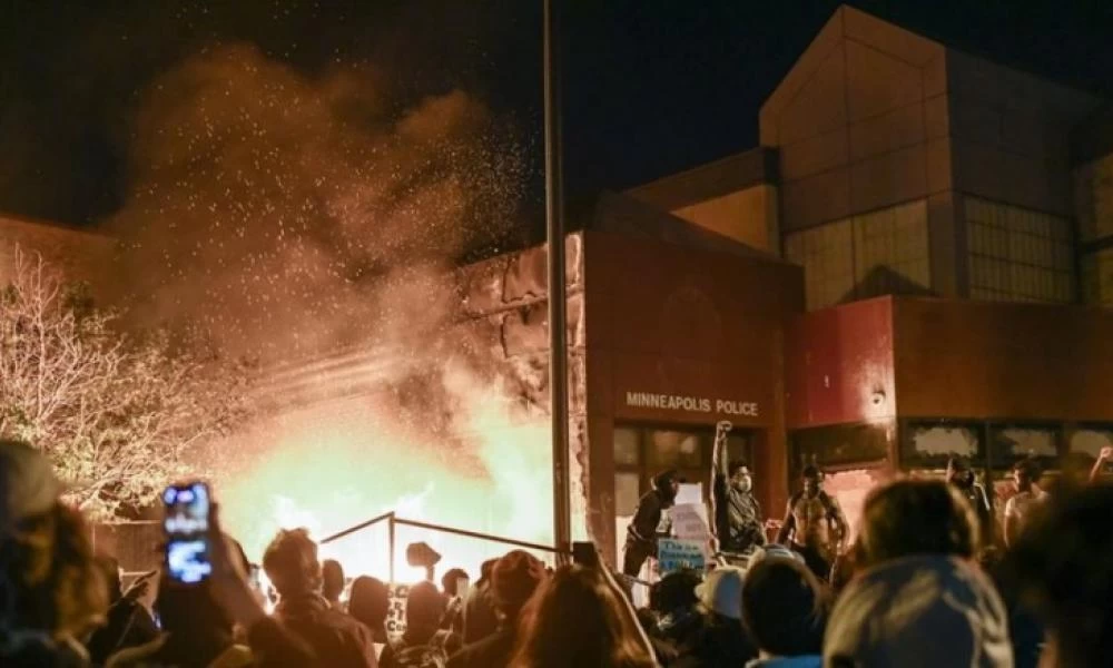 Ελληνίδα κάτοικος ΗΠΑ: Πήραμε μηνύματα συναγερμού να μην κυκλοφορούμε έξω